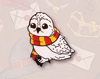 Zauberhafte harte Emaille-Pins – süße weiße Eule, Emaille-Anhänger, Zauberer-Dekorwelt, Geschenk für sie, Geschenk für ihn, Eulen-Geschenkanhänger, Vogelkunst