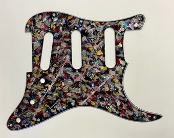 Fender Stratocaster en colores negro, morado, dorado y cromado, una guitarra Strat única en su tipo, pintada a mano, con golpeador de 11 agujeros.