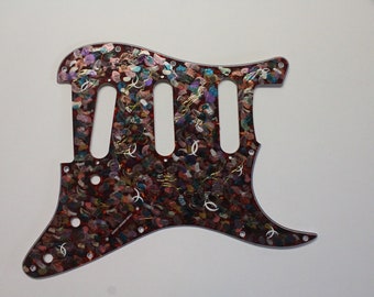 Golpeador de guitarra Fender Stratocaster único en su tipo, pintado a mano, con 11 orificios, colores verde azulado y metálico.