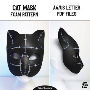 Puede incluir: Patrón de máscara de gato de espuma negra con detalles de costura blancos, mostrado de frente y de lado. El texto "CAT MASK FOAM PATTERN" y "A4/US LETTER PDF FILES" está en la parte superior. La máscara está sobre una cabeza de maniquí blanca.