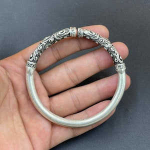 Beautiful Vintage Old Silver Tibetan Unique Art Carved Lovely Bangle Bracelet