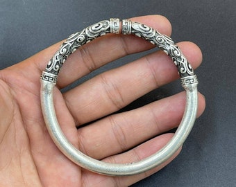 Beautiful Vintage Old Silver Tibetan Unique Art Carved Lovely Bangle Bracelet