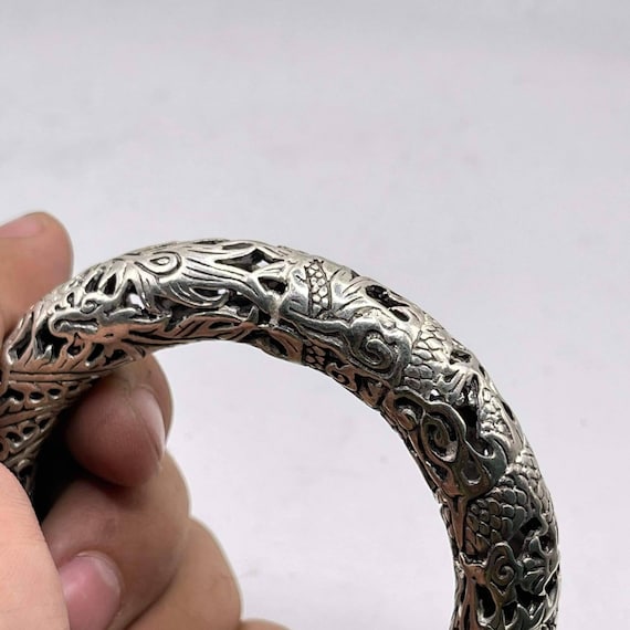 【在庫処分】 Antique Beautiful Silver Lucky Carved Dragon Massive Tibetan アクセサリー
