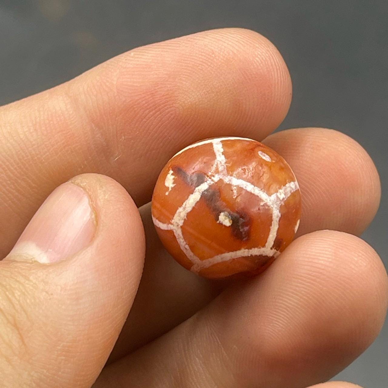 2000年以上前の古代の本物のエッチングカーネリアン瑪瑙石の希少ビーズ