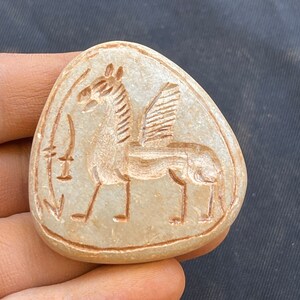 Incisioni di animali alati in pietra antica unica del Vicino Oriente, raro, meraviglioso, adorabile timbro con sigillo, amuleto
