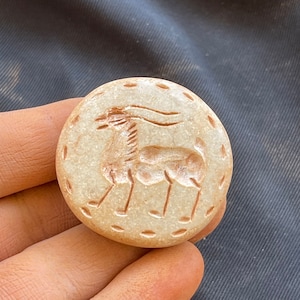 Bellissime incisioni di animali antichi del Vicino Oriente, rari, eccellenti, adorabili amuleti con sigillo