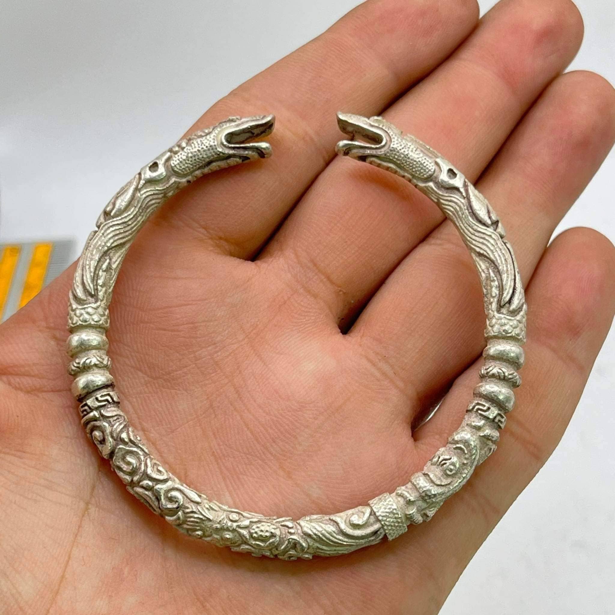 希少な古代バイキングシルバーブレスレット：ドラゴンファフニール