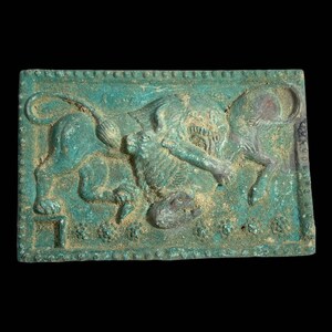 Oud-Romeins bronzen plaquette: tablet leeuw aanvallende geit