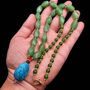 Vintage Jade Bead Necklace: Turquoise Stone Pendant
