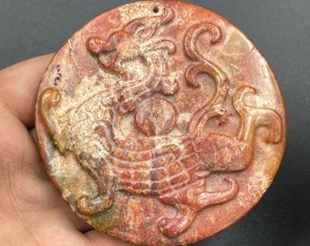 Qingdynastins jaspisstensdrakeamulett: Sällsynt snidat hänge