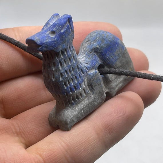 古代近東のラピスラズリの動物のお守り - Etsy 日本