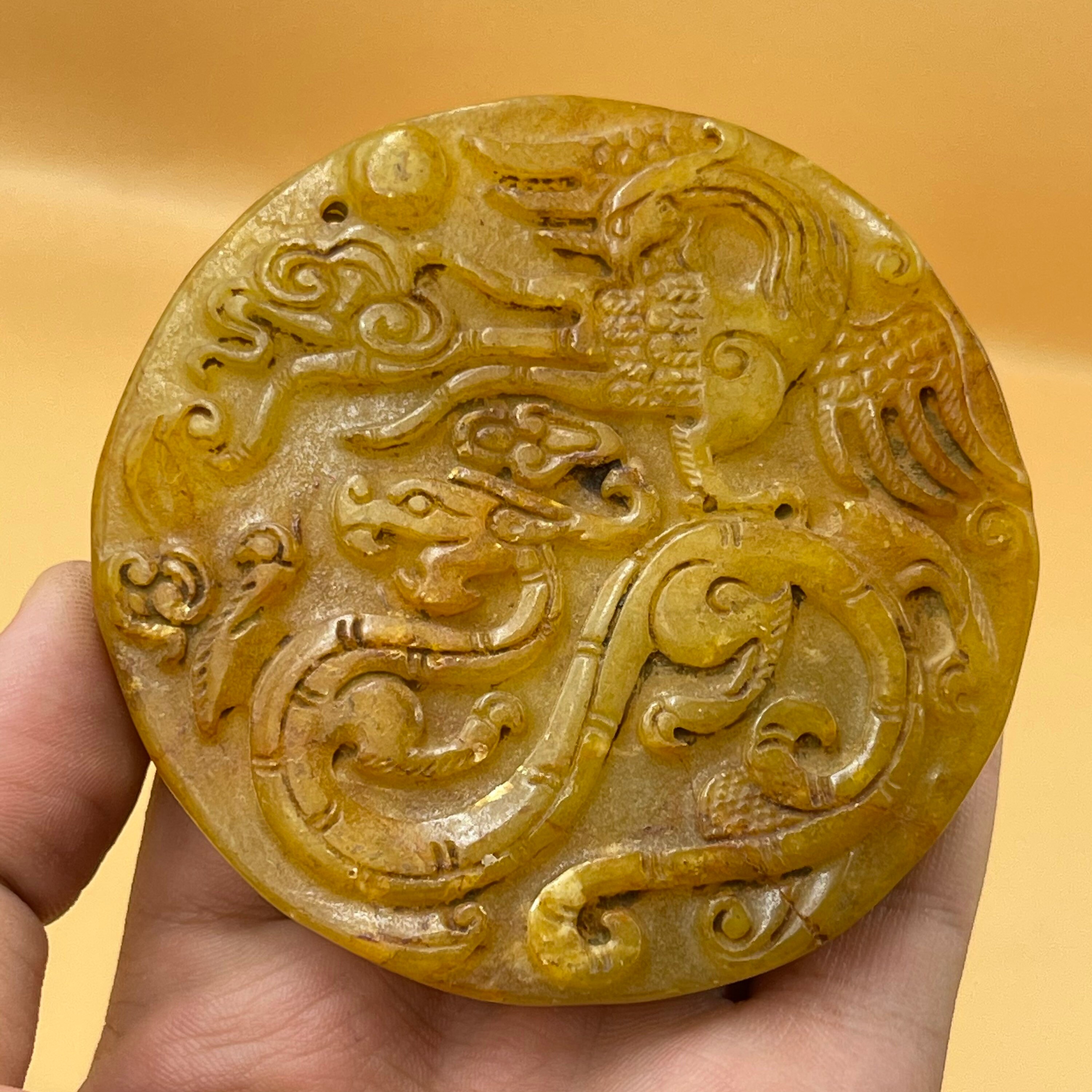 その他 1980s Taro & Anthurium Tropical Carving A spinach-green jade archaistic 'phoenix' rhyton, Qing