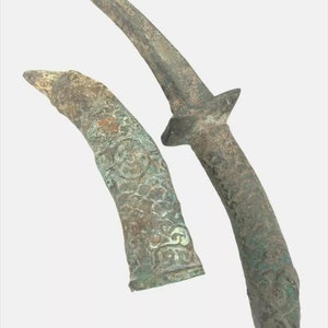 Bellissima spada antica romana in bronzo, unica nel suo genere, con una rara custodia unica, 100-300 d.C.
