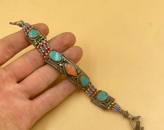 チベット産ターコイズ＆珊瑚石ブレスレット：ラピスラズリビーズ