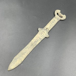 Bella antica testa di animale in bronzo antico romano Maniglia rara spada eccellente, spada del re romano, antica spada di bronzo romana, spada unica