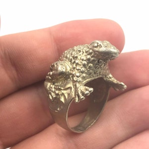 Ancient Old Antique Near Eastern Bronze Ring With Frog Animal Bezel Unique Excellent Ring