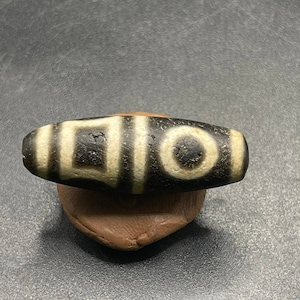 Beautiful Antique Himalayan Indo Tibetan Old Agate Stone Rare Patterns Old Dzi Bead