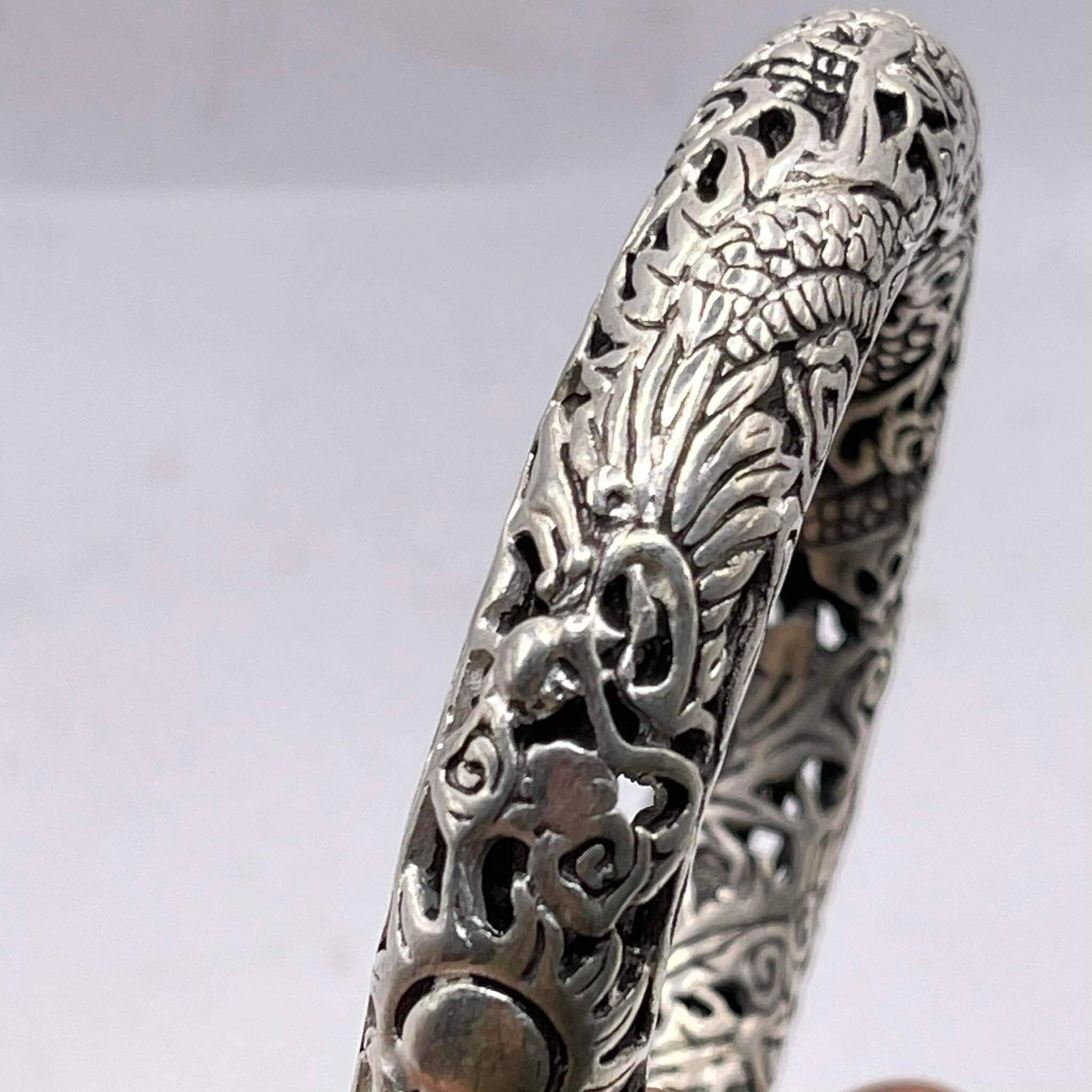 アクセサリー Tibet vintage- bangle Vintage Tibetan Carved Bone and Jasper Hinged Bracelet. For