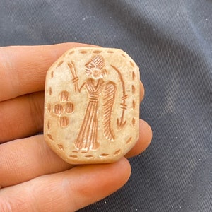 Meravigliose incisioni del re romano alato in pietra antica del Vicino Oriente, amuleto con timbro con sigillo, raro ed eccellente