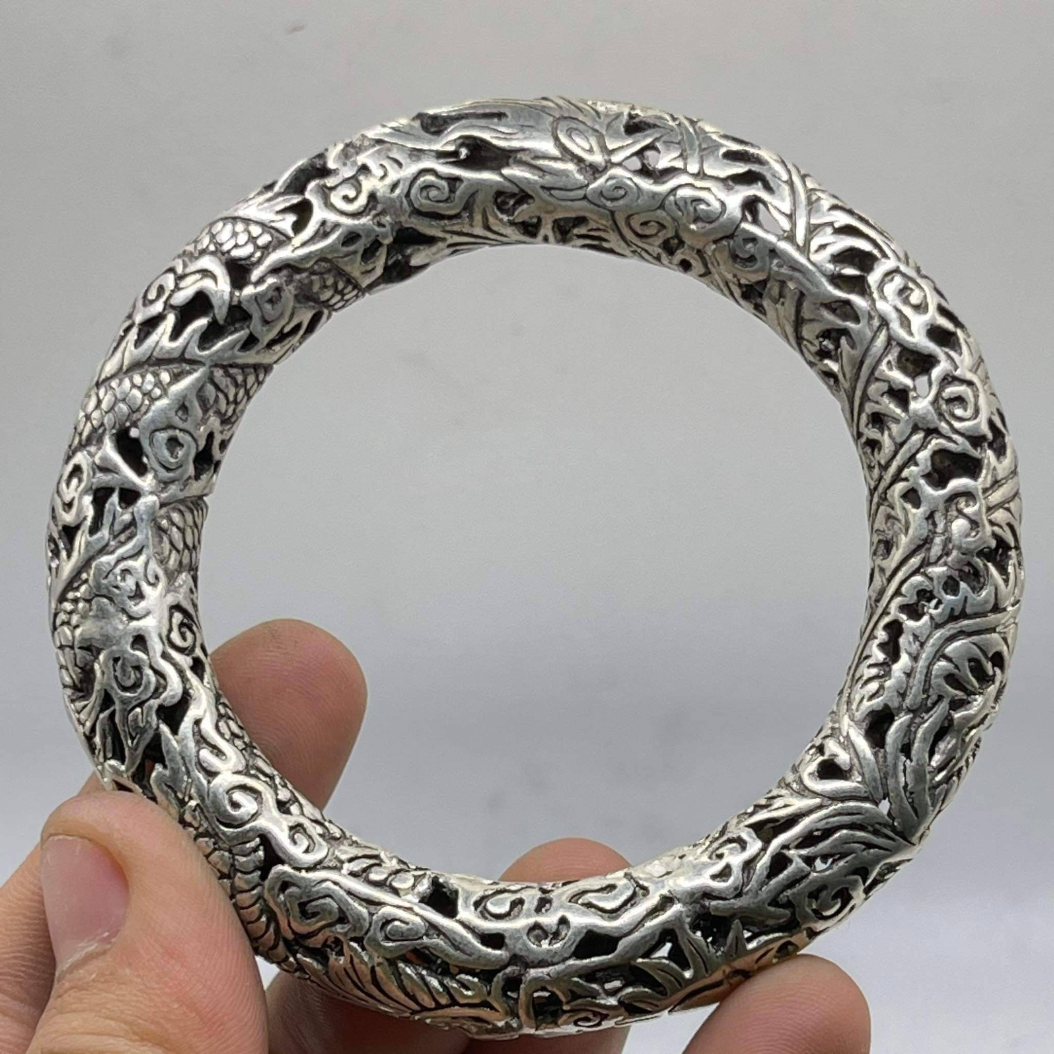 Beautiful Antique Silver Tibetan Massive Dragon Carved Lucky Beautiful Antique Silver Tibetan Massive Dragon Carved Lucky