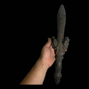 Bella antica 100-300 d.C. unica spada corta del soldato di bronzo antico romano con Buddha Gandhara scolpito su entrambi i lati