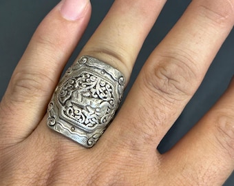 Vintage Tibetan Bronze Ring: Animal & Floral Engravings