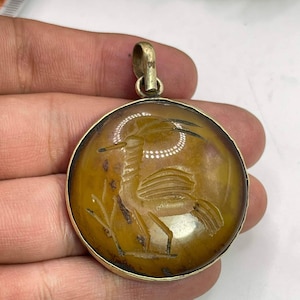 Ancient Near Eastern Agate Intaglio Pendant: Bird Animal Design