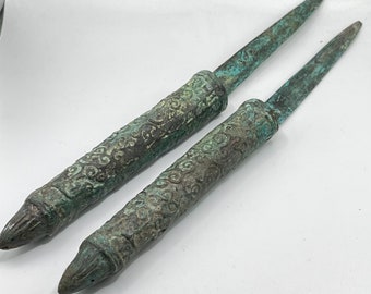 Unikatowy, stary, starożytny rzymski artefakt z brązu, sztylet, krótkie miecze, około 300 r. p.n.e.