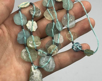 Romain antique Collier de perles de verre irisé - Afghanistan