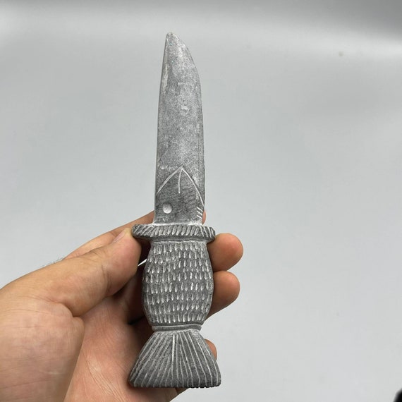 古代バクトリア石ナイフ：魚の彫刻が施されたハンドル、珍しい装飾