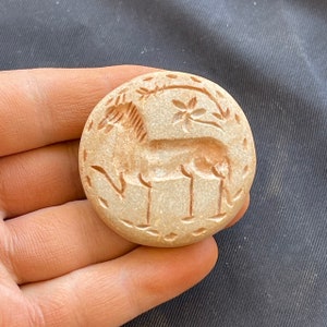 Eccellenti incisioni di animali in pietra antica del Vicino Oriente, raro, meraviglioso, adorabile timbro con sigillo, amuleto