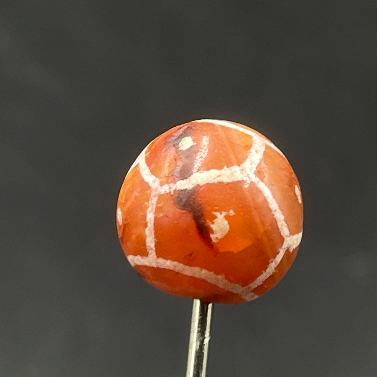 2000年以上前の古代の本物のエッチングカーネリアン瑪瑙石の希少ビーズ