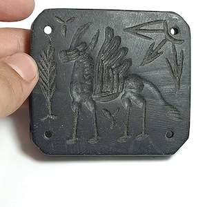 Excellent Sassanian Near Eastern Very Old Black Stone Animal Wings Intaglio Unique Relief Pendant