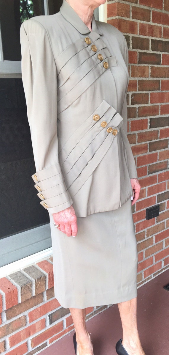 1940s Lilli Ann high design detailed suit. Size sm