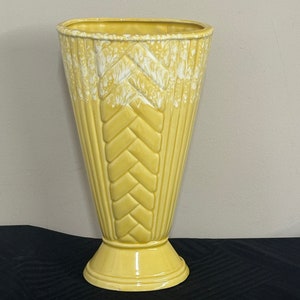Tall Vintage Yellow Pottery Flower Vase / Spattered Vintage American  Pottery Vase / Vintage Pottery