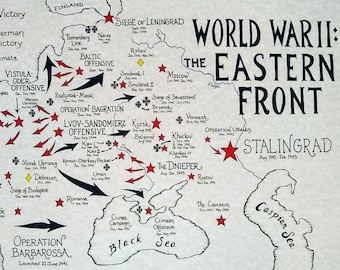 Könnte beinhalten: Eine handgezeichnete Karte der Ostfront während des Zweiten Weltkriegs, die den Verlauf des Krieges von 1941 bis 1945 zeigt. Die Karte ist mit roten Sternen für sowjetische Siege, schwarzen Kreuzen für deutsche Siege und gelben Rauten für Pattsituationen gekennzeichnet. Wichtige Schlachten und Offensiven sind beschriftet, darunter Operation Barbarossa, Operation Bagration und die Schlacht von Stalingrad.
