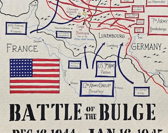 Könnte beinhalten: Eine detaillierte Karte der Ardennenschlacht mit Flaggen der USA, Großbritanniens und Frankreichs. Die Karte zeigt Truppenbewegungen, wichtige Orte und die Daten der Schlacht vom 16. Dezember 1944 bis zum 16. Januar 1945.