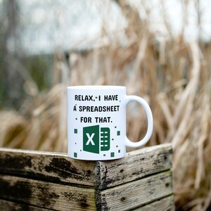 Puede incluir: Taza de cer&aacute;mica blanca con un logotipo de Microsoft Excel verde y blanco y el texto "Relax... I have a spreadsheet for that."