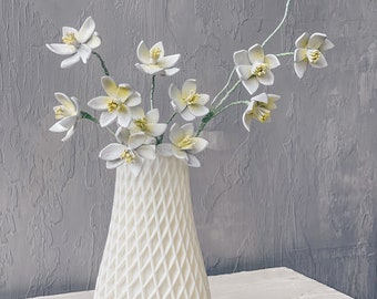 3D Printed Vase with Handmade Spring Flowers