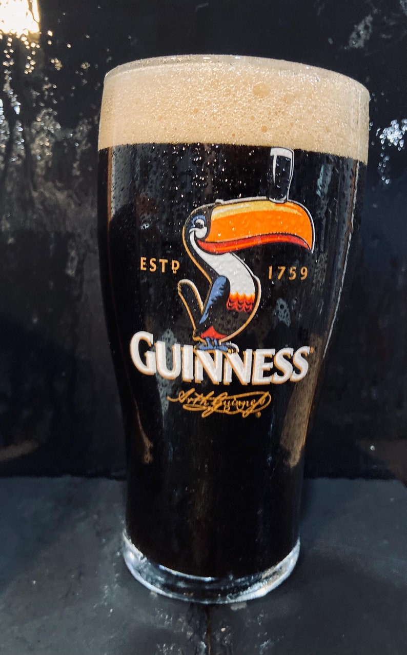 Guinness. Vert Toucan. Gobelet En émail