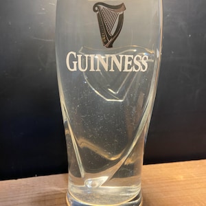New Official Guinness Pint Glass 20 ounce Split the G