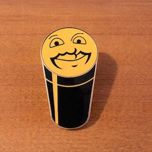 Guinness Smiling Pint Lapel Pin – St. Patrick’s Day Beer Brooch Jewelry