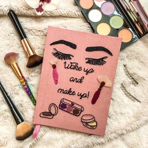 Handgefertigtes personalisiertes Make-up-Notizbuch mit Stickerei. Maßgeschneidertes Notizbuch. Personalisiertes Notizbuch.