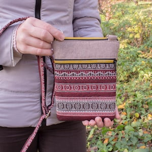 Petit sac à bandoulière bohème fait main, sac à main hippie pour téléphone portable avec sangle en tapisserie, mini sac à main hobo voyage festival pour femme