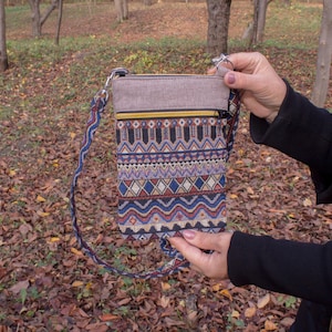 Boho Tapisserie Handytasche, kleine Beige Crossbody Bag, handgemachte Stofftasche für Frauen, Geschenk für Reise oder Geburtstag