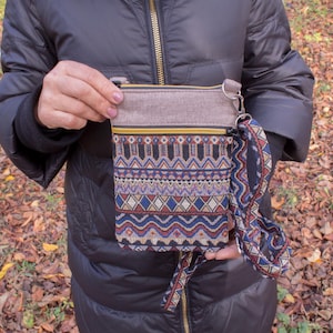 Boho Gobelin Crossbody Tasche für Handy, kleine handgefertigte Hippie Reisetasche, Festival Hobo Tasche mit verstellbarem Riemen