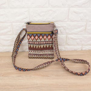 Boho Hobo Crossbody Bag für Frauen, kleine Beige Handtasche mit Gobelin-Detail, handgefertigte Minitasche, Geschenk für Geburtstag oder Reise