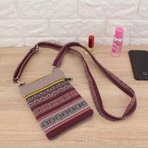 Petit sac à bandoulière hippie avec poche en tapisserie, sac à main pour téléphone en tissu beige pour femme, sac bohème pour festival ou voyage