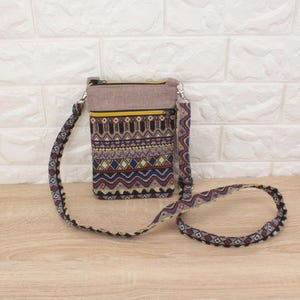 Beige Gobelin Geldbörse für Frauen, kleine Boho Crossbody Handytasche, Mini Stoff Sling Bag, Hippie Geschenk für Sie oder Mutter