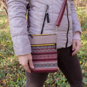Mini Boho Crossbody Bag mit Gobelin Tasche, Handgemachter Stoff Geldbeutel, Beige Kleine Handytasche, Geschenk für Frauen Sommer Reisen